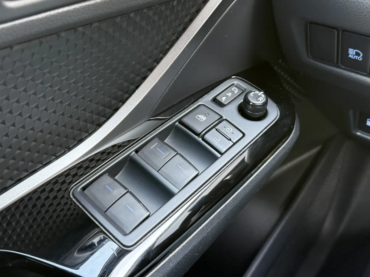 2.0 Hybrid GR-Sport | JBL | ACC | Elek. Stoel | Camera | Keyless | 19 inch