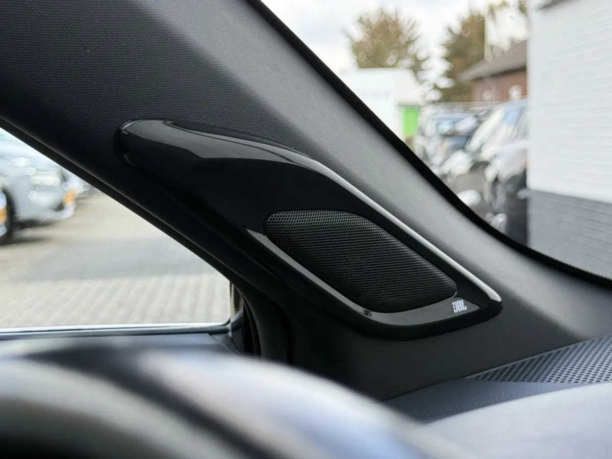 2.0 Hybrid GR-Sport | JBL | ACC | Elek. Stoel | Camera | Keyless | 19 inch