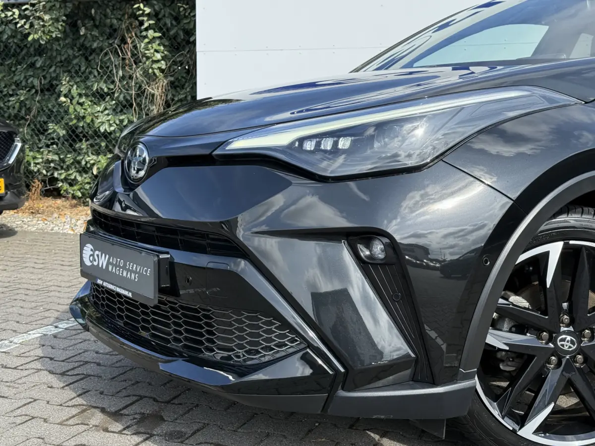 2.0 Hybrid GR-Sport | JBL | ACC | Elek. Stoel | Camera | Keyless | 19 inch
