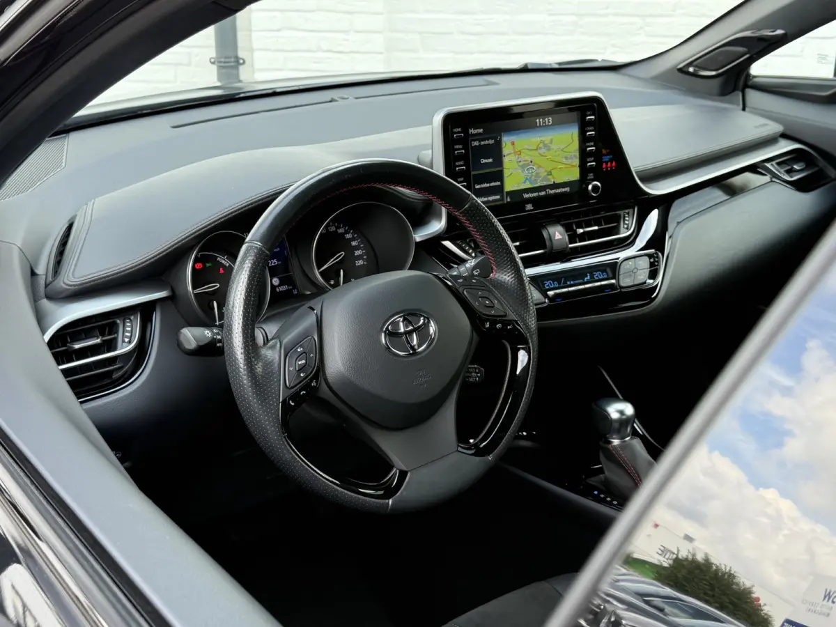 2.0 Hybrid GR-Sport | JBL | ACC | Elek. Stoel | Camera | Keyless | 19 inch