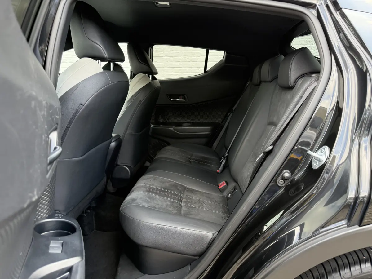 2.0 Hybrid GR-Sport | JBL | ACC | Elek. Stoel | Camera | Keyless | 19 inch