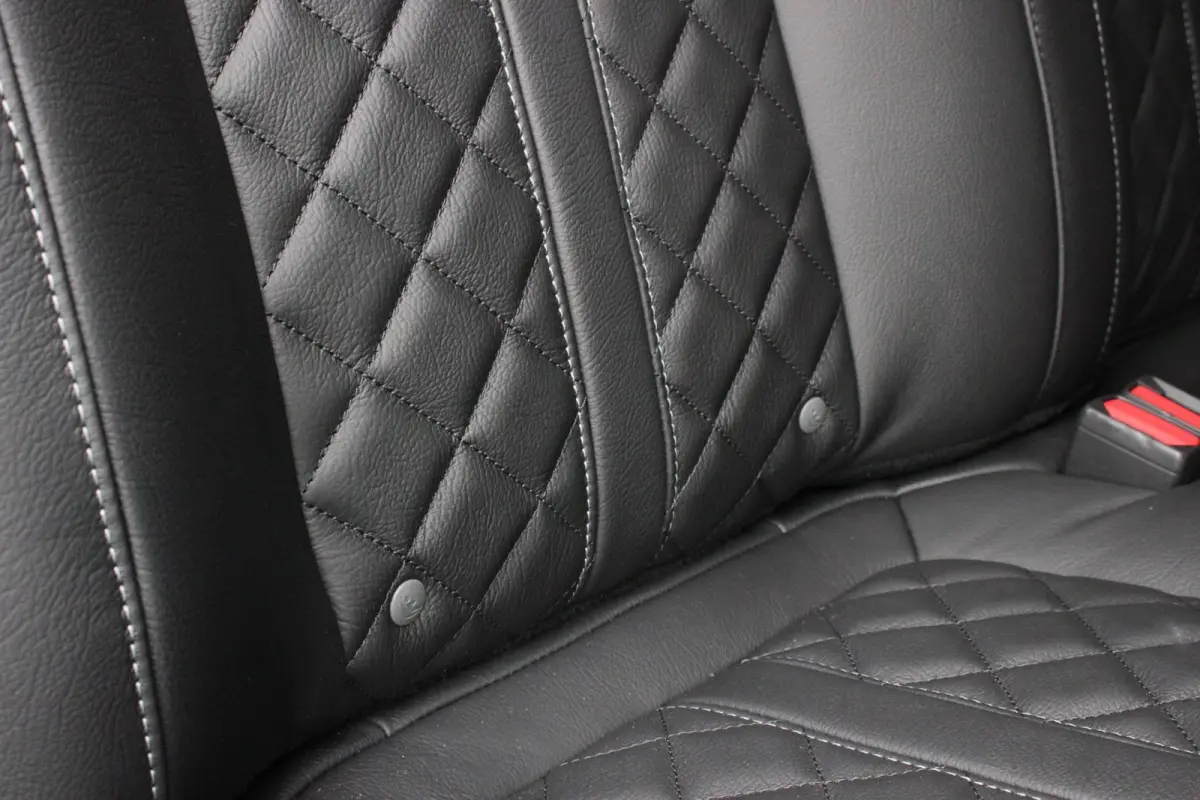320 L2H1 Limited 71 kWh DC DUBBEL CABINE / JB- EDITION / CAMERA / 370KM RANGE / APPLE CARPLAY DRIVERS- PACK