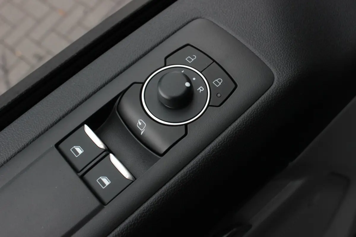 320 L2H1 Limited 71 kWh DC DUBBEL CABINE / JB- EDITION / CAMERA / 370KM RANGE / APPLE CARPLAY DRIVERS- PACK