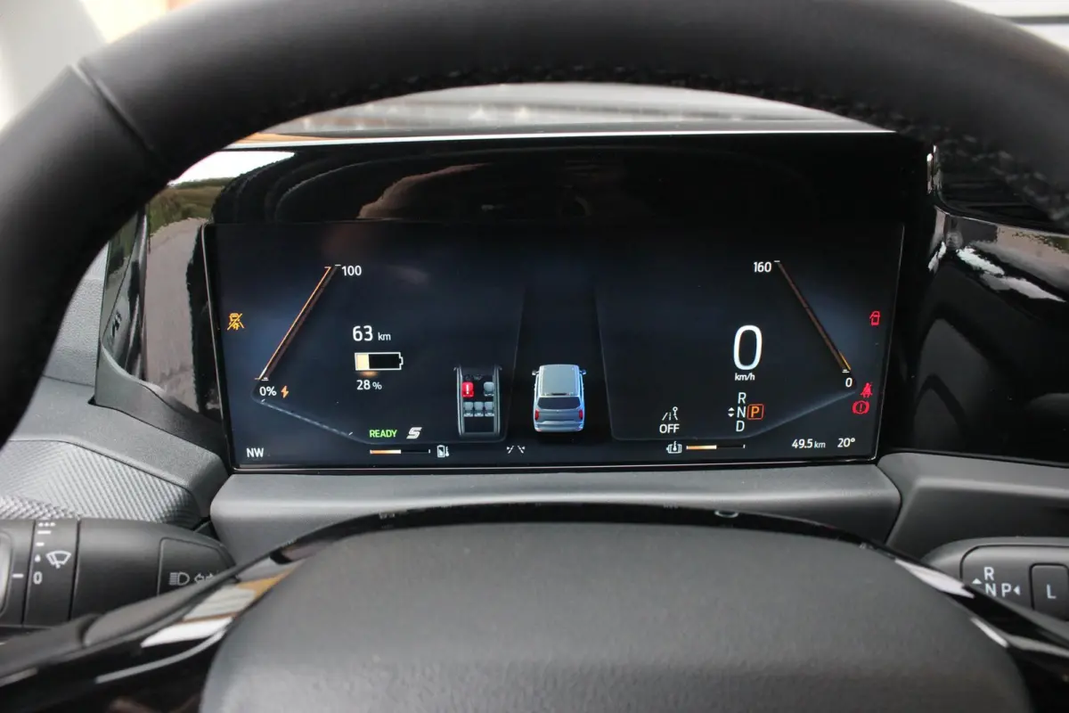 320 L2H1 Limited 71 kWh DC DUBBEL CABINE / JB- EDITION / CAMERA / 370KM RANGE / APPLE CARPLAY DRIVERS- PACK