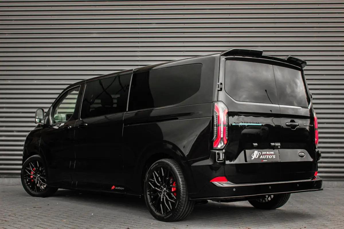 Cust. 320 L2H1 Limited 71 kWh DC DUBBEL CABINE / JB- EDITON / CAMERA / 370KM RANGE / APPLE CARPLAY DRIVERS- PACK