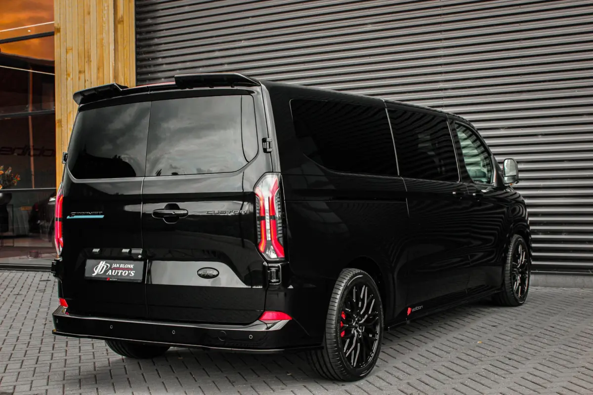 320 L2H1 Limited 71 kWh DC DUBBEL CABINE / JB- EDITION / CAMERA / 370KM RANGE / APPLE CARPLAY DRIVERS- PACK