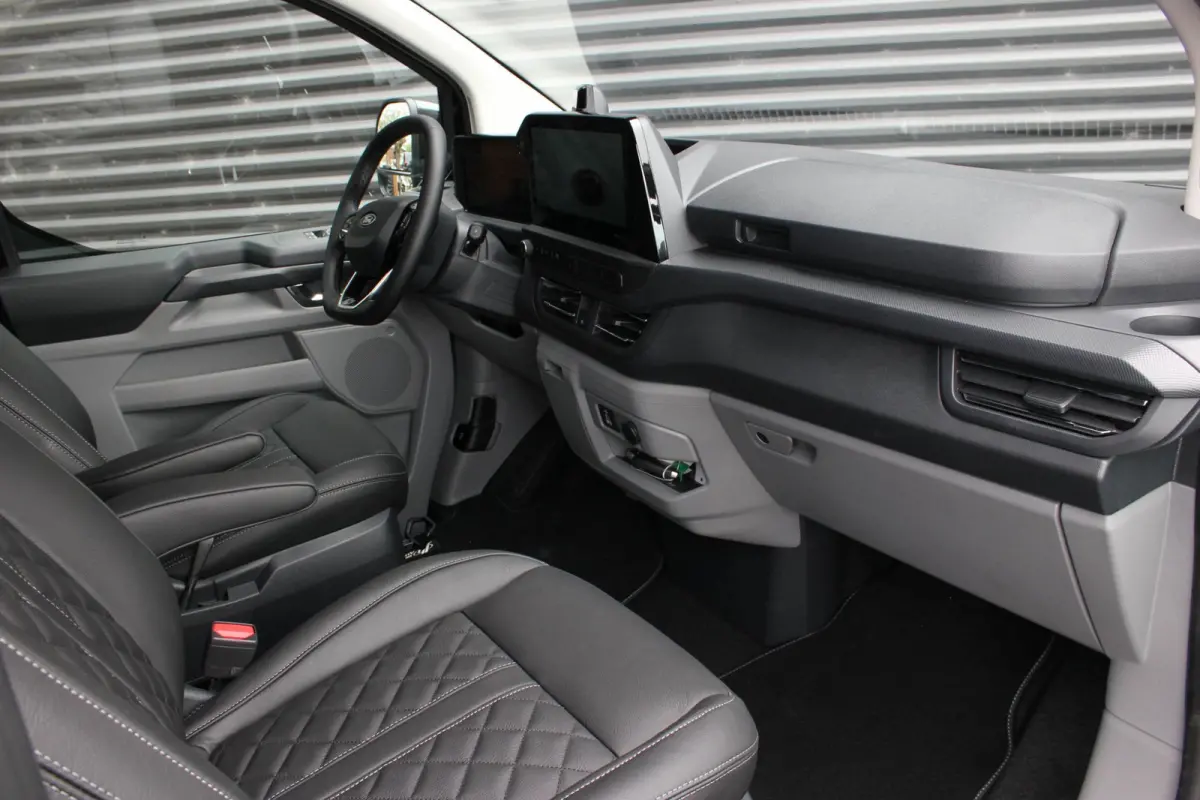 320 L2H1 Limited 71 kWh DC DUBBEL CABINE / JB- EDITION / CAMERA / 370KM RANGE / APPLE CARPLAY DRIVERS- PACK