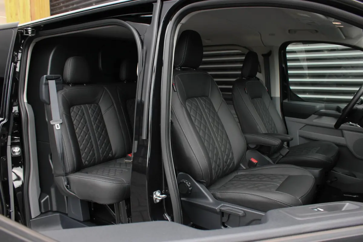 320 L2H1 Limited 71 kWh DC DUBBEL CABINE / JB- EDITION / CAMERA / 370KM RANGE / APPLE CARPLAY DRIVERS- PACK