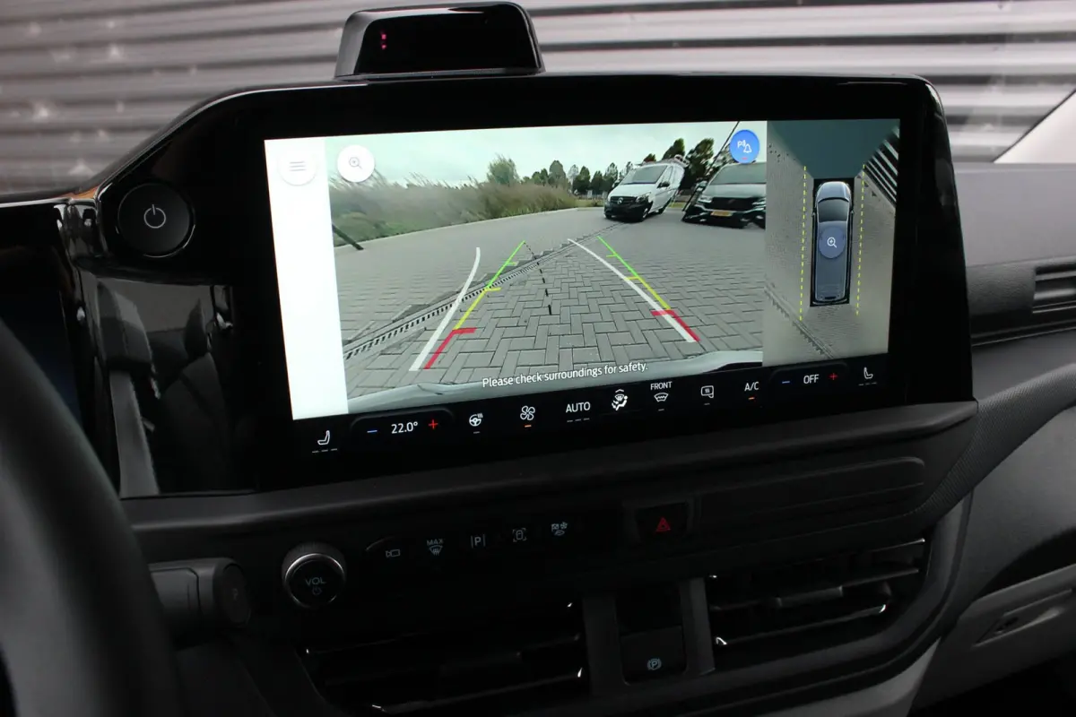 320 L2H1 Limited 71 kWh DC DUBBEL CABINE / JB- EDITION / CAMERA / 370KM RANGE / APPLE CARPLAY DRIVERS- PACK