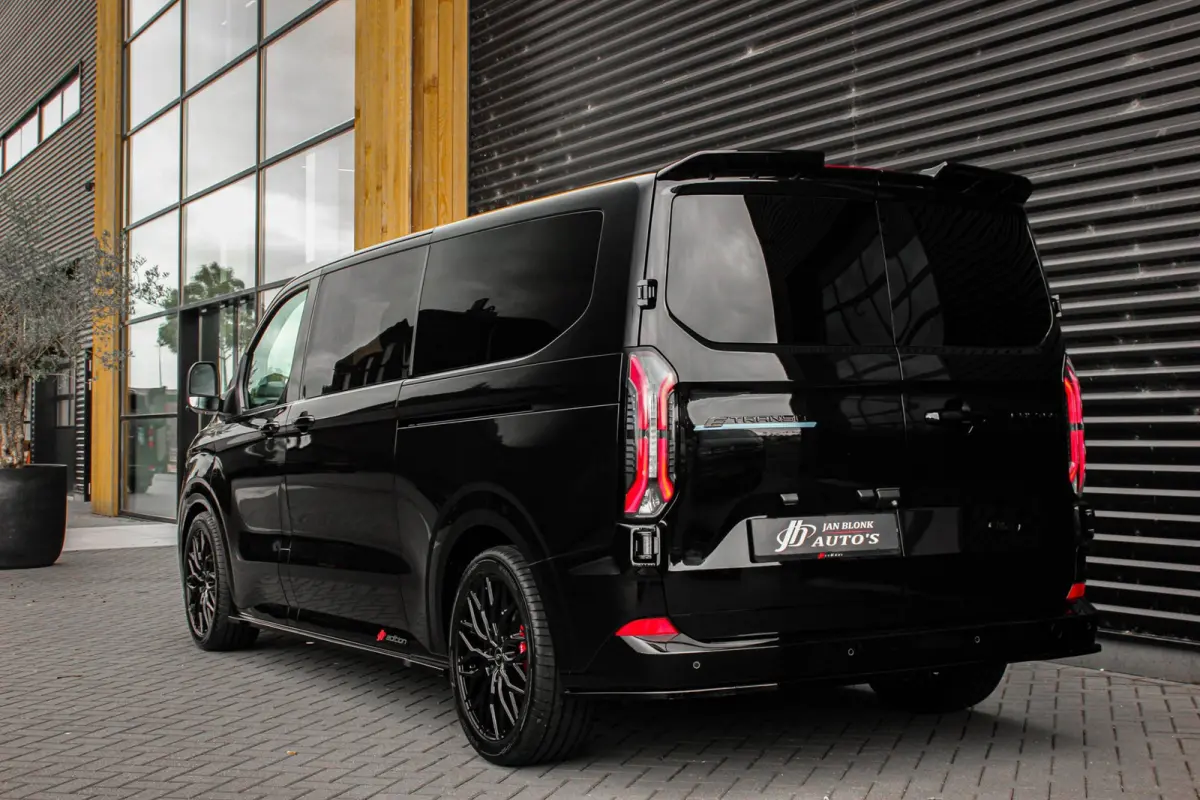 320 L2H1 Limited 71 kWh DC DUBBEL CABINE / JB- EDITION / CAMERA / 370KM RANGE / APPLE CARPLAY DRIVERS- PACK