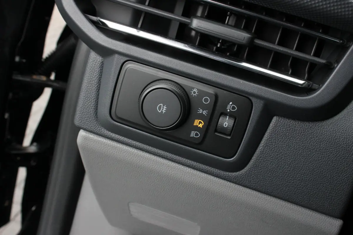 320 L2H1 Limited 71 kWh DC DUBBEL CABINE / JB- EDITION / CAMERA / 370KM RANGE / APPLE CARPLAY DRIVERS- PACK