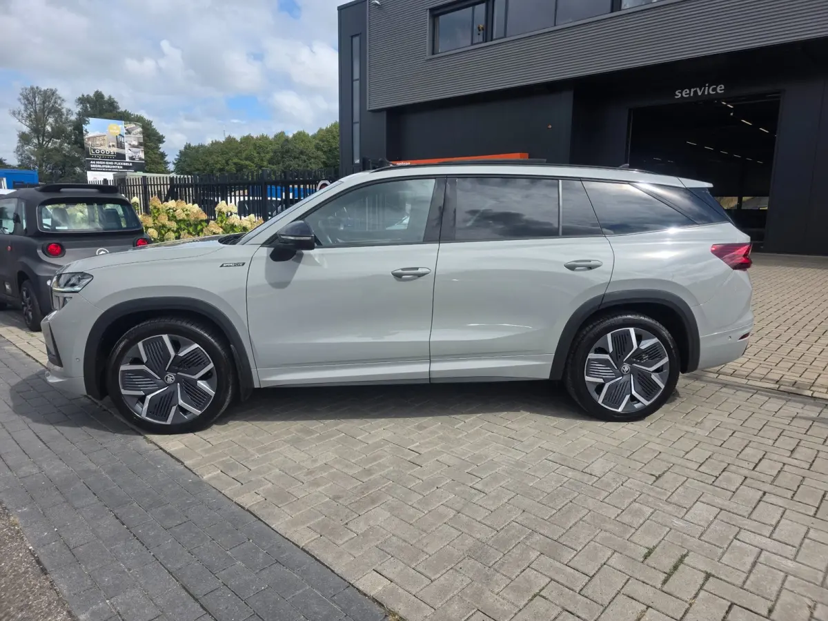 1.5 TSI MHEV Sportline Business | 7-Persoons | Met o.a. panoramadak, elektr. uitkl. trekhaak en elektr. achterklep!