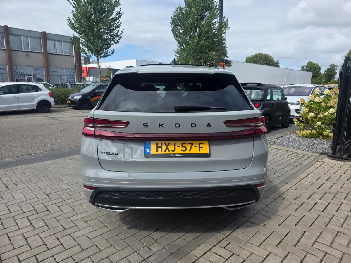 1.5 TSI MHEV Sportline Business | 7-Persoons | Met o.a. panoramadak, elektr. uitkl. trekhaak en elektr. achterklep!