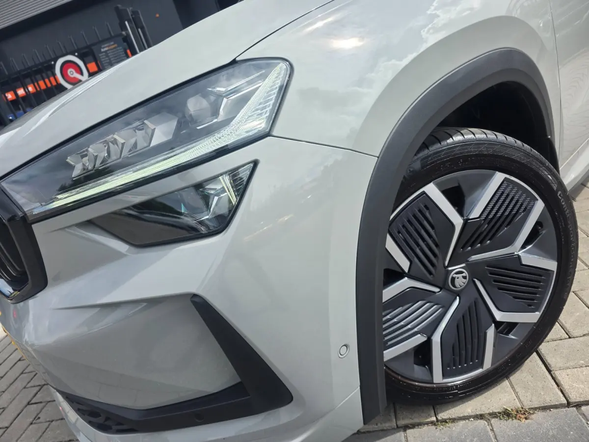 1.5 TSI MHEV Sportline Business | 7-Persoons | Met o.a. panoramadak, elektr. uitkl. trekhaak en elektr. achterklep!