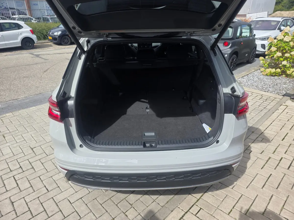 1.5 TSI MHEV Sportline Business | 7-Persoons | Met o.a. panoramadak, elektr. uitkl. trekhaak en elektr. achterklep!