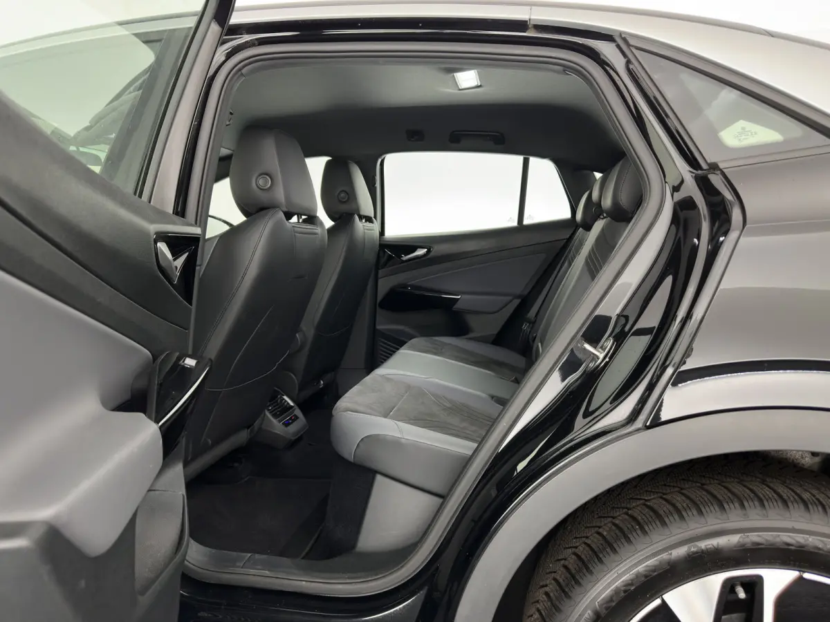 ID.5 Pro Business 77 kWh [3-Fase-11kW] {SoH-93%} (INCL-BTW) *HEATPUMP | LEATHER-ALCANTARA | FULL-LED | ADAPTIVE-CRUISE |  DIGI-COCKPIT | HEATED-COMFORTSEATS | KEYLESS | DAB+ | AMBIENTLIGHT |