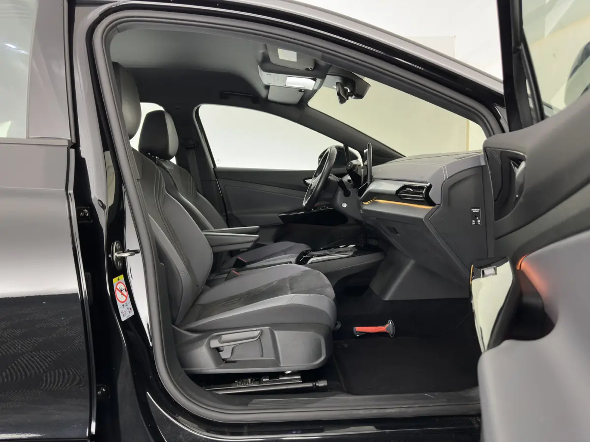 ID.5 Pro Business 77 kWh [3-Fase-11kW] {SoH-93%} (INCL-BTW) *HEATPUMP | LEATHER-ALCANTARA | FULL-LED | ADAPTIVE-CRUISE |  DIGI-COCKPIT | HEATED-COMFORTSEATS | KEYLESS | DAB+ | AMBIENTLIGHT |
