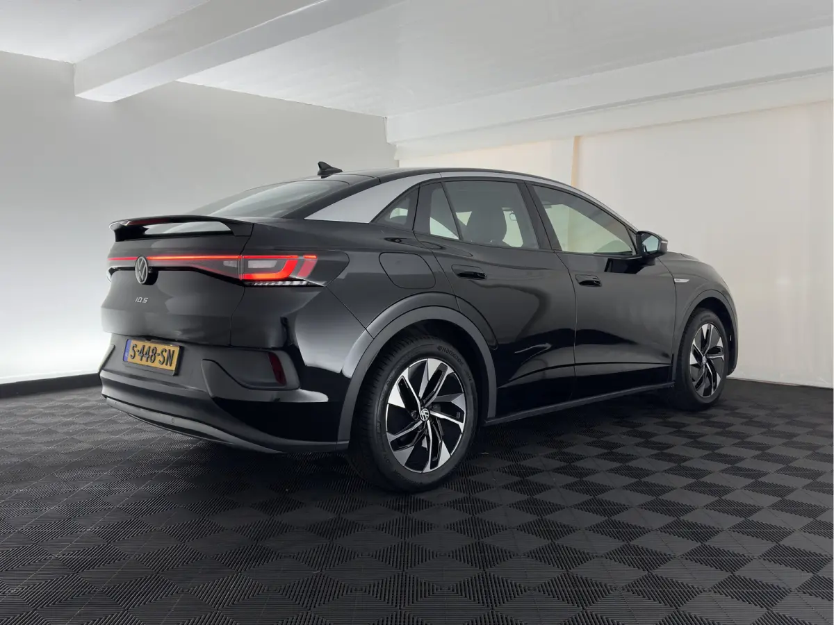 ID.5 Pro Business 77 kWh [3-Fase-11kW] {SoH-93%} (INCL-BTW) *HEATPUMP | LEATHER-ALCANTARA | FULL-LED | ADAPTIVE-CRUISE |  DIGI-COCKPIT | HEATED-COMFORTSEATS | KEYLESS | DAB+ | AMBIENTLIGHT |