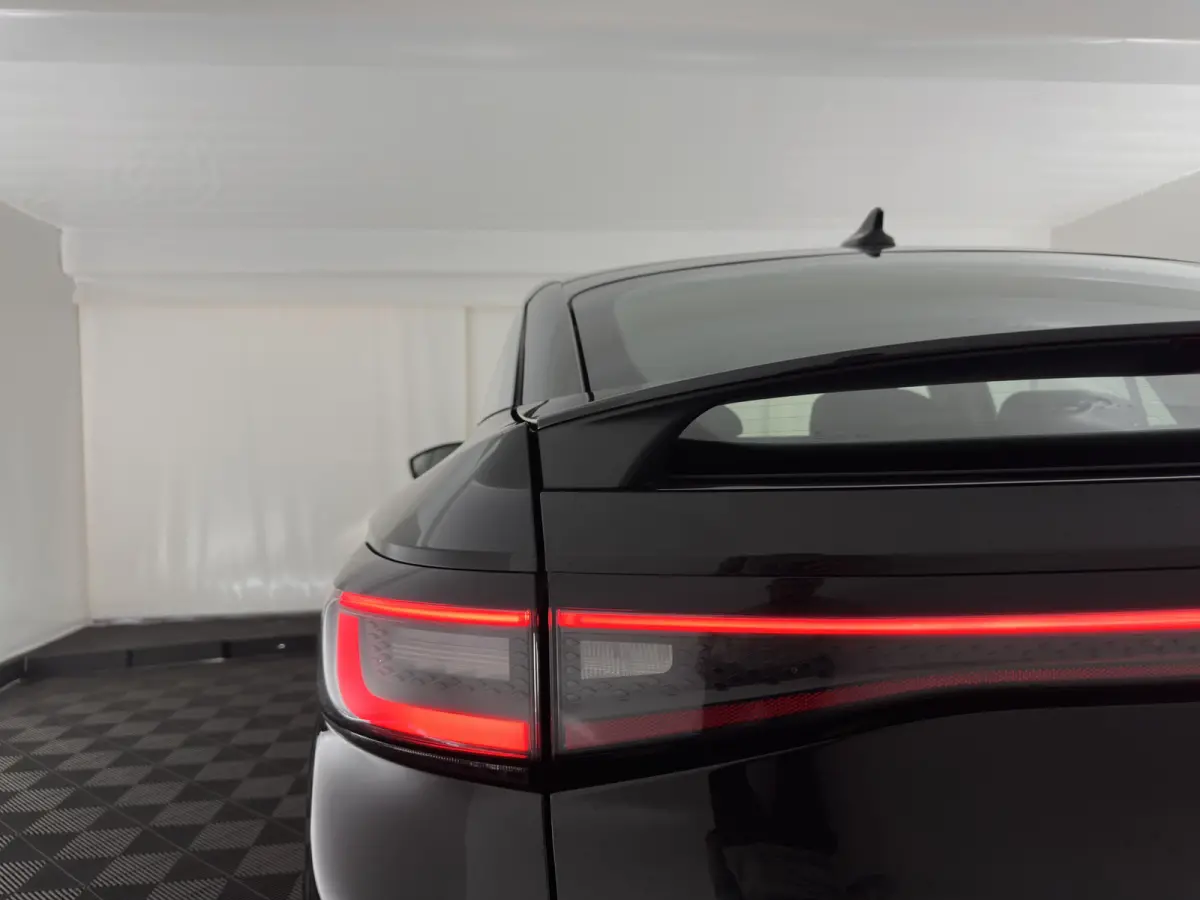 ID.5 Pro Business 77 kWh [3-Fase-11kW] {SoH-93%} (INCL-BTW) *HEATPUMP | LEATHER-ALCANTARA | FULL-LED | ADAPTIVE-CRUISE |  DIGI-COCKPIT | HEATED-COMFORTSEATS | KEYLESS | DAB+ | AMBIENTLIGHT |
