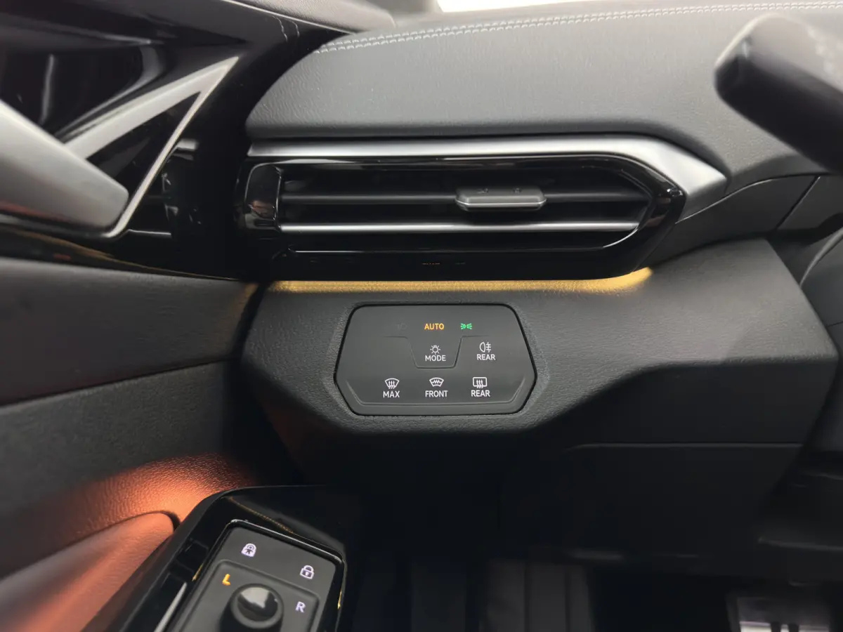 ID.5 Pro Business 77 kWh [3-Fase-11kW] {SoH-93%} (INCL-BTW) *HEATPUMP | LEATHER-ALCANTARA | FULL-LED | ADAPTIVE-CRUISE |  DIGI-COCKPIT | HEATED-COMFORTSEATS | KEYLESS | DAB+ | AMBIENTLIGHT |