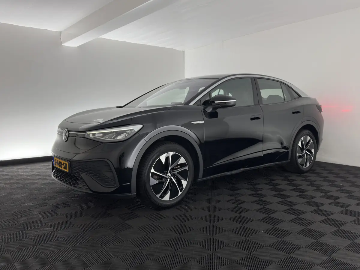 ID.5 Pro Business 77 kWh [3-Fase-11kW] {SoH-93%} (INCL-BTW) *HEATPUMP | LEATHER-ALCANTARA | FULL-LED | ADAPTIVE-CRUISE |  DIGI-COCKPIT | HEATED-COMFORTSEATS | KEYLESS | DAB+ | AMBIENTLIGHT |