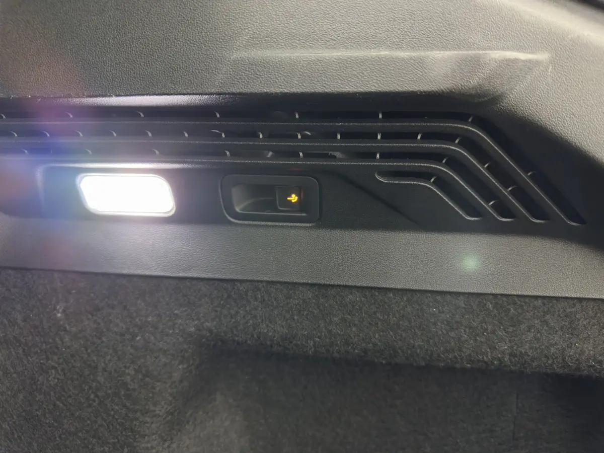 ID.5 Pro Business 77 kWh [3-Fase-11kW] {SoH-93%} (INCL-BTW) *HEATPUMP | LEATHER-ALCANTARA | FULL-LED | ADAPTIVE-CRUISE |  DIGI-COCKPIT | HEATED-COMFORTSEATS | KEYLESS | DAB+ | AMBIENTLIGHT |