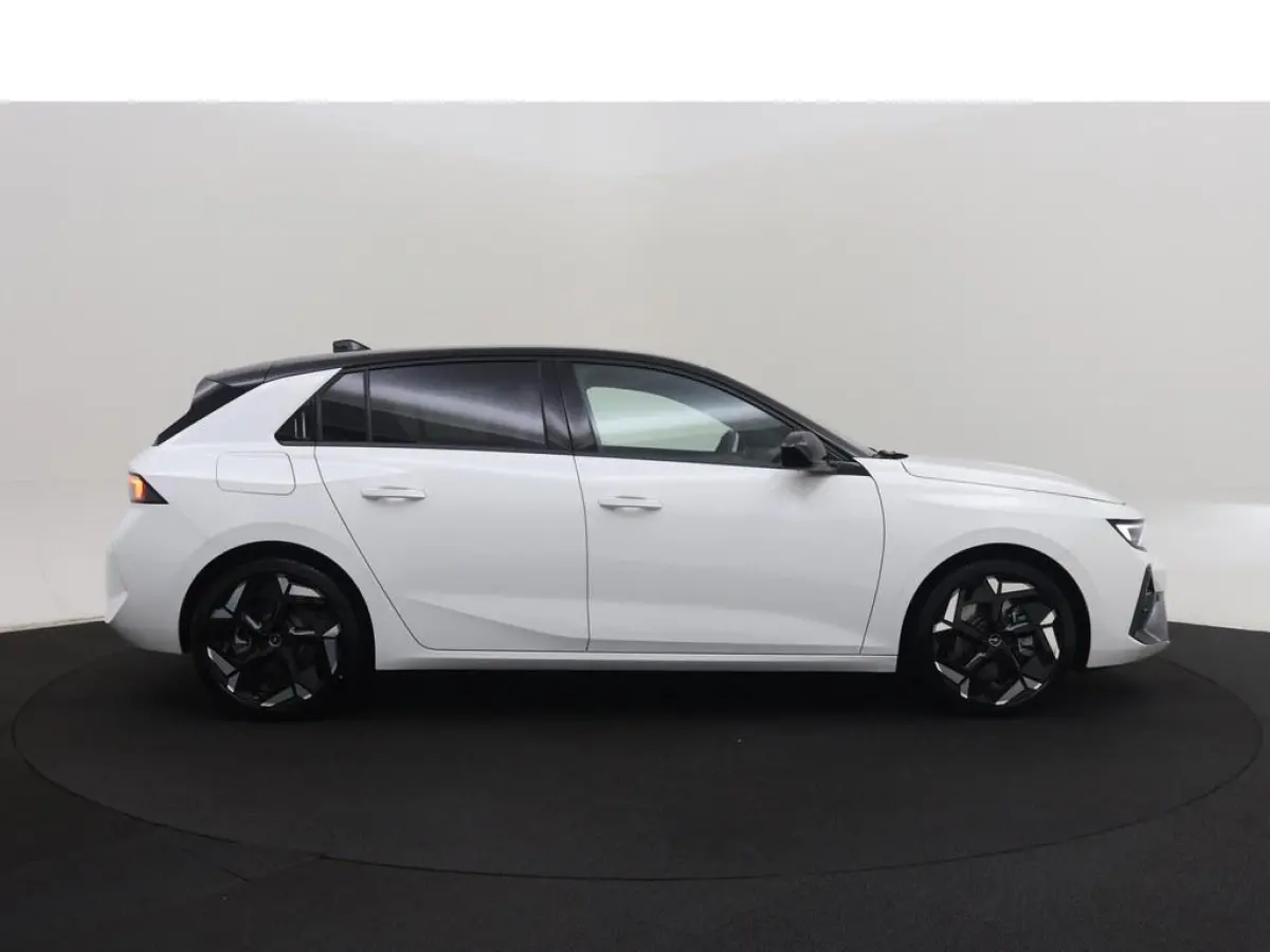 1.6 Turbo Plug In Hybrid GSe 225pk Hud/Alcantara/ 360.Camera/Agr/Keyless/Led.Matrix/Winterpakket ZGAN