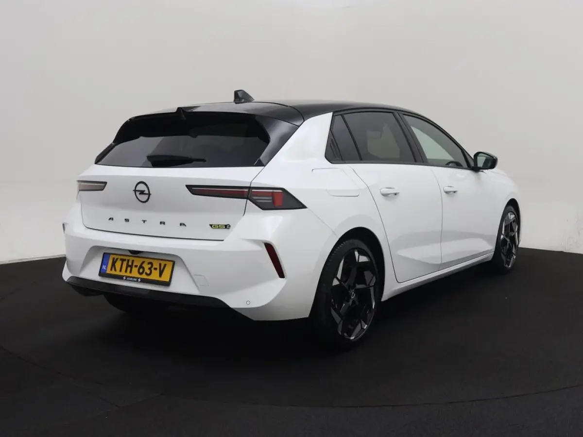 1.6 Turbo Plug In Hybrid GSe 225pk Hud/Alcantara/ 360.Camera/Agr/Keyless/Led.Matrix/Winterpakket ZGAN