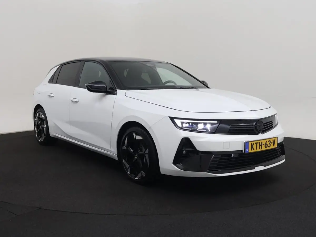 1.6 Turbo Plug In Hybrid GSe 225pk Hud/Alcantara/ 360.Camera/Agr/Keyless/Led.Matrix/Winterpakket ZGAN