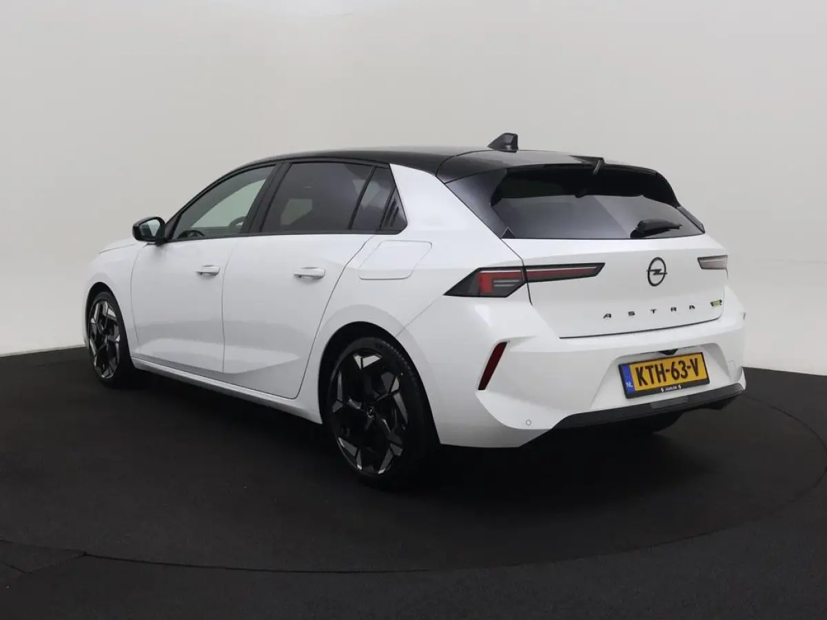 1.6 Turbo Plug In Hybrid GSe 225pk Hud/Alcantara/ 360.Camera/Agr/Keyless/Led.Matrix/Winterpakket ZGAN
