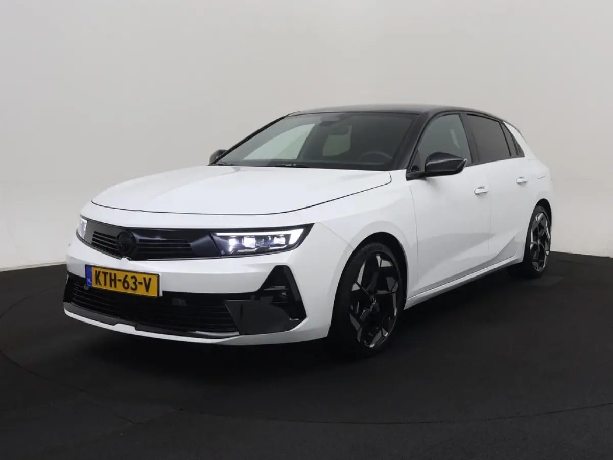 1.6 Turbo Plug In Hybrid GSe 225pk Hud/Alcantara/ 360.Camera/Agr/Keyless/Led.Matrix/Winterpakket ZGAN