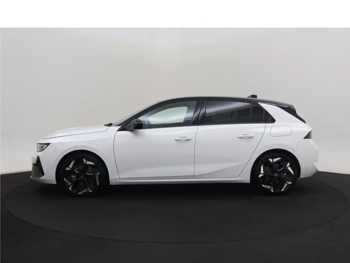 1.6 Turbo Plug In Hybrid GSe 225pk Hud/Alcantara/ 360.Camera/Agr/Keyless/Led.Matrix/Winterpakket ZGAN