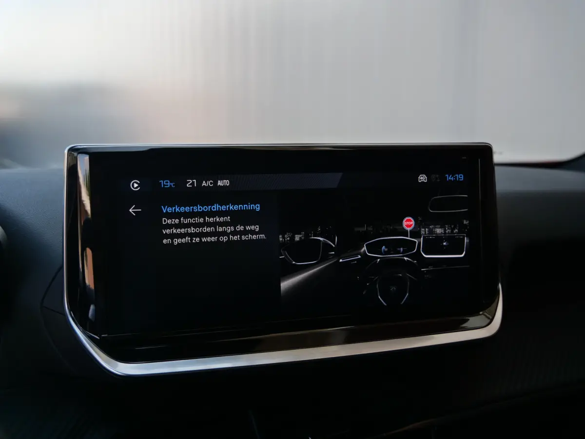 1.2 PureTech 130pk Allure Automaat Camera / Navigatie / Apple Carplay