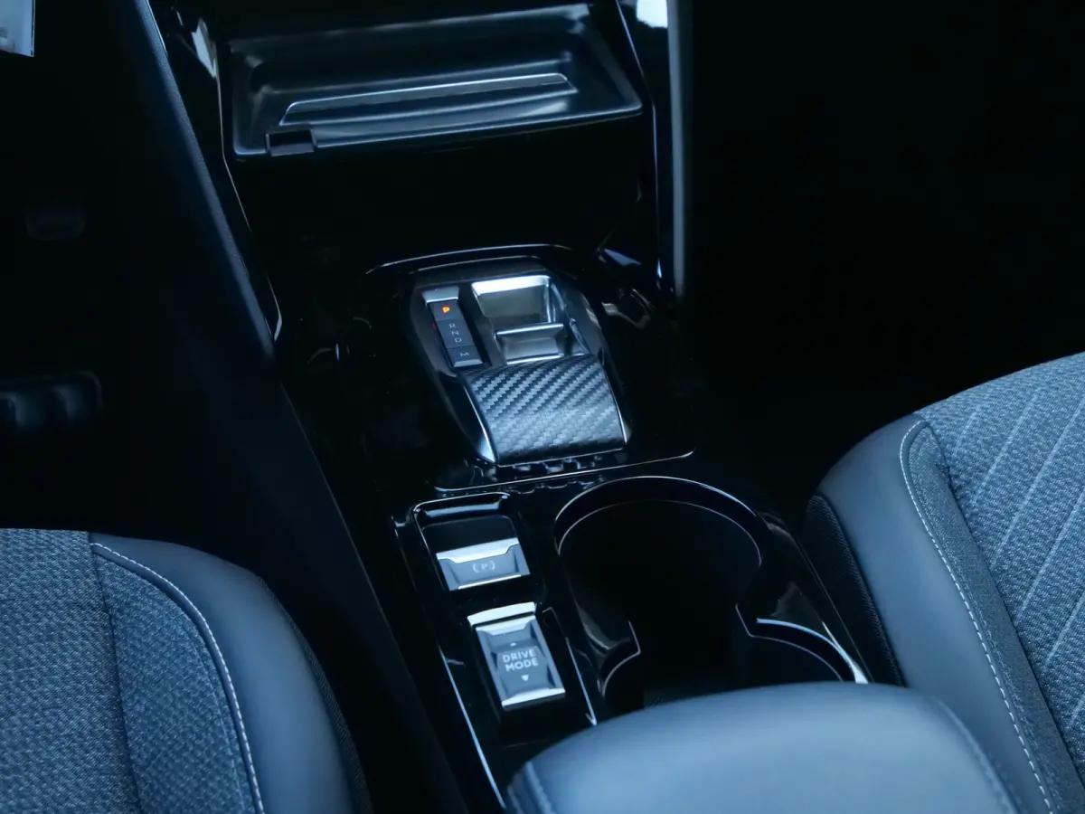 1.2 PureTech 130pk Allure Automaat Camera / Navigatie / Apple Carplay