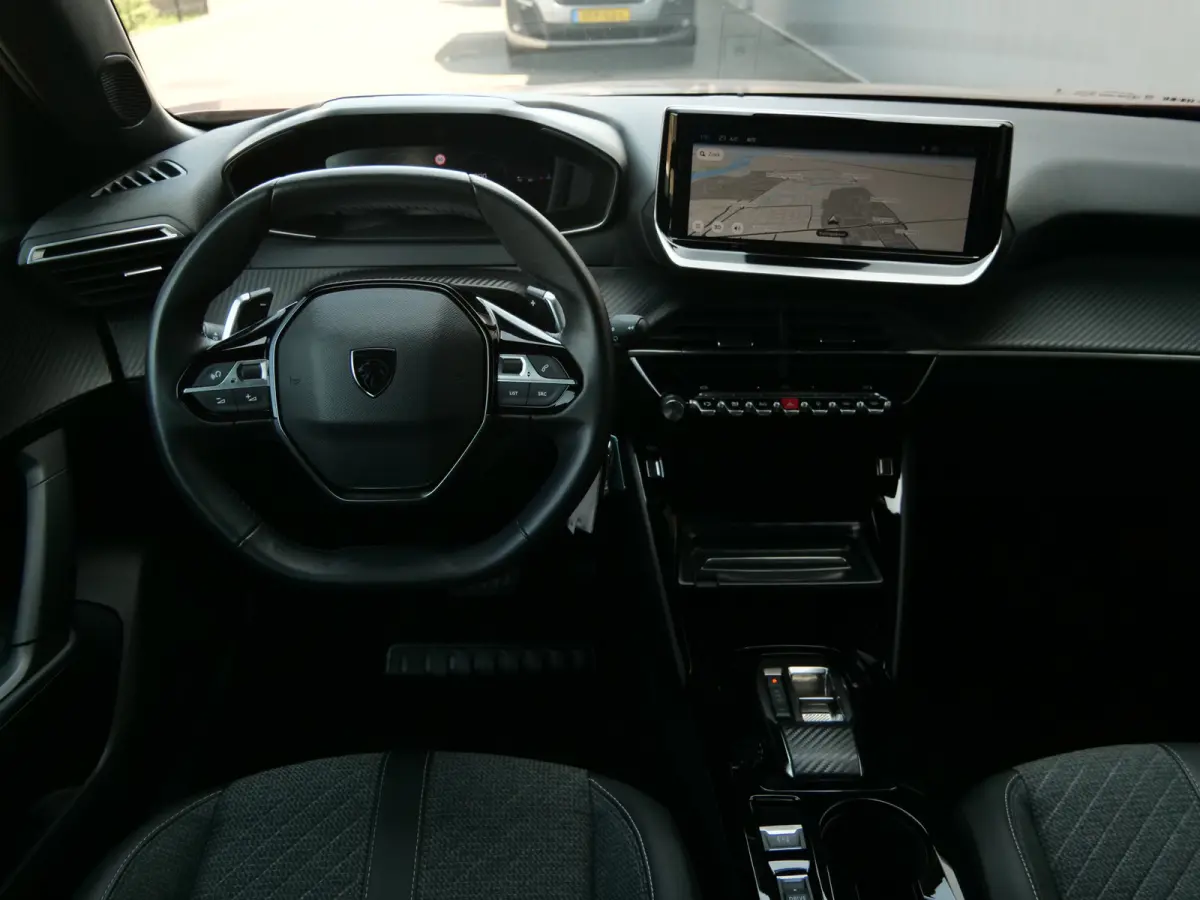 1.2 PureTech 130pk Allure Automaat Camera / Navigatie / Apple Carplay