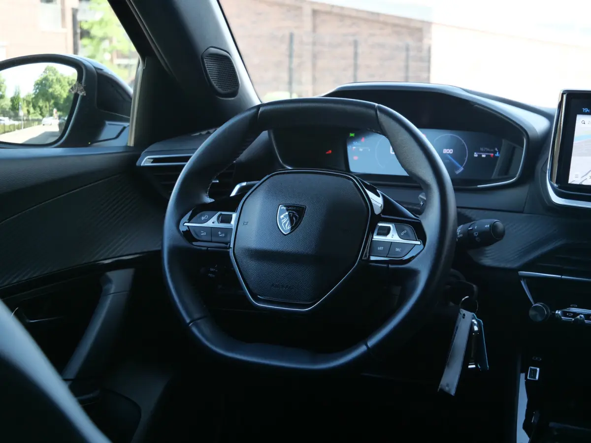 1.2 PureTech 130pk Allure Automaat Camera / Navigatie / Apple Carplay