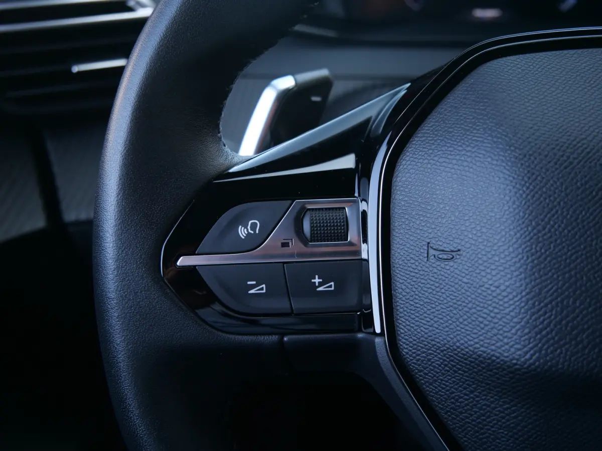 1.2 PureTech 130pk Allure Automaat Camera / Navigatie / Apple Carplay
