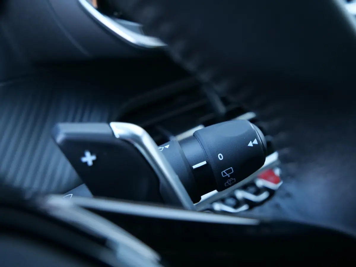 1.2 PureTech 130pk Allure Automaat Camera / Navigatie / Apple Carplay