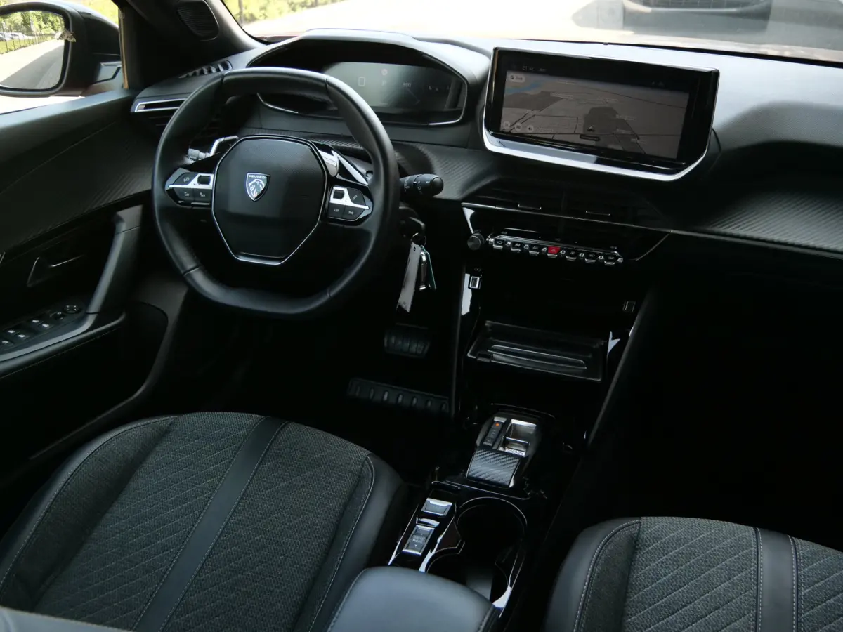 1.2 PureTech 130pk Allure Automaat Camera / Navigatie / Apple Carplay
