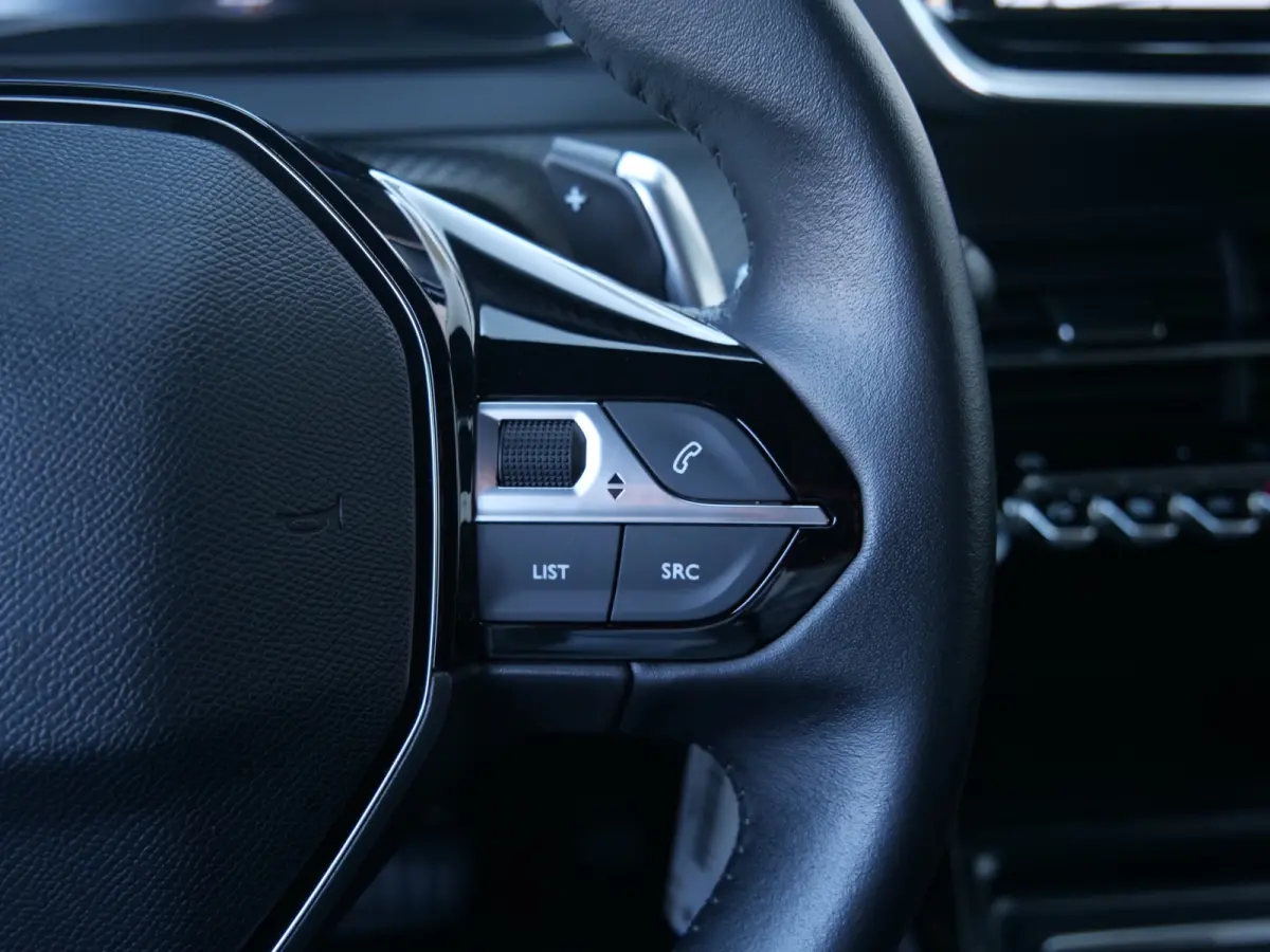 1.2 PureTech 130pk Allure Automaat Camera / Navigatie / Apple Carplay