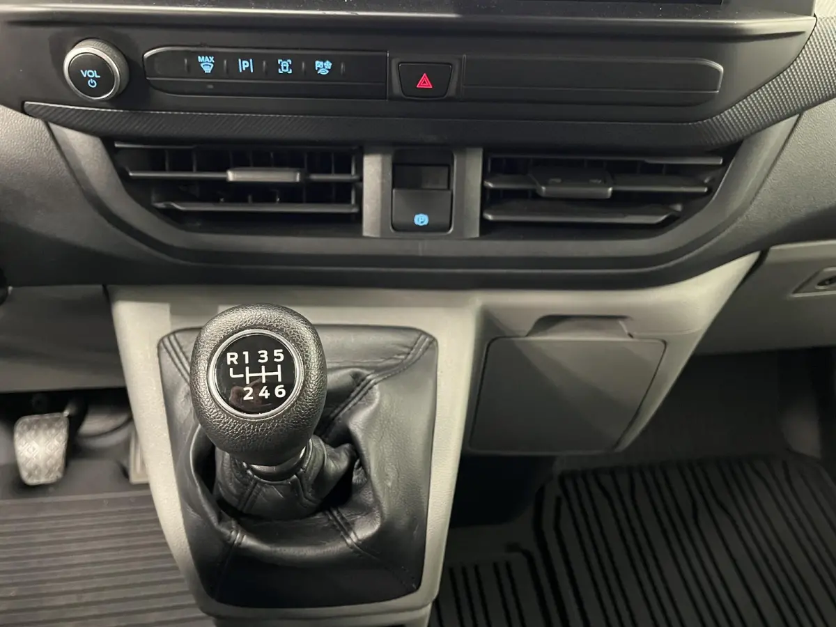 300 2.0 TDCI L2H1 Trend NM Dubbele Cabine Ford Transit Custom 300 2.0 TDCI L2H1 Trend NM Airco Navi Cruise PDC Camera