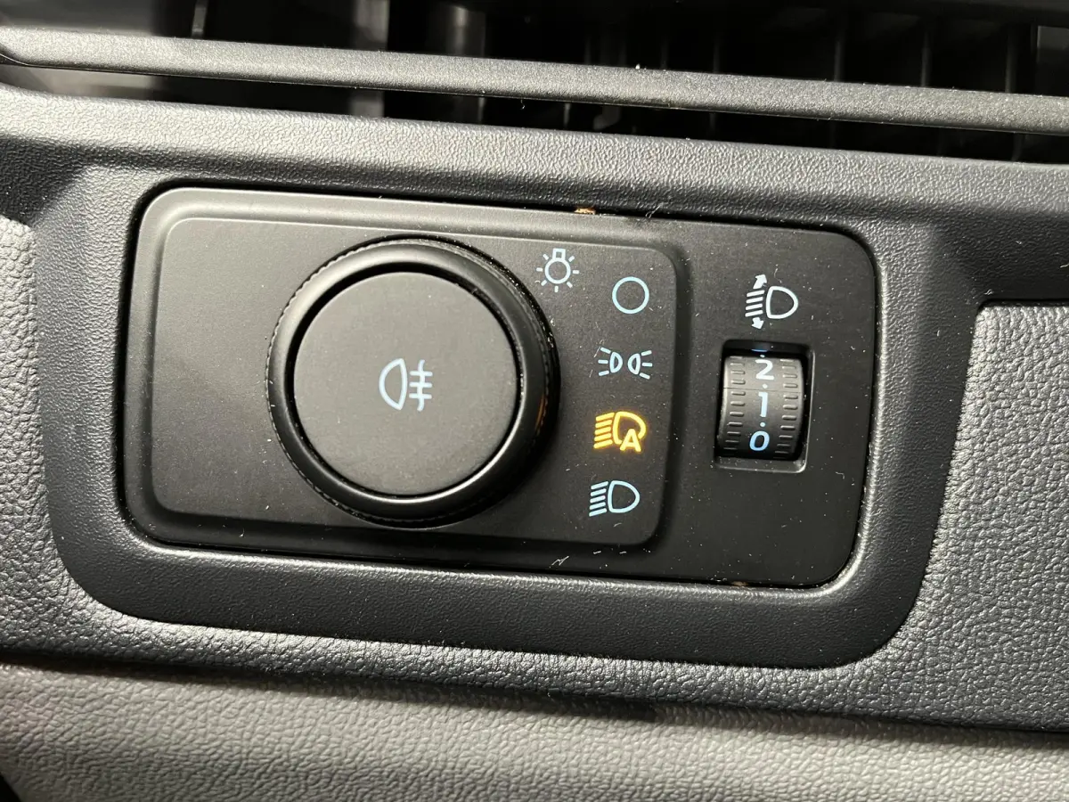300 2.0 TDCI L2H1 Trend NM Dubbele Cabine Ford Transit Custom 300 2.0 TDCI L2H1 Trend NM Airco Navi Cruise PDC Camera