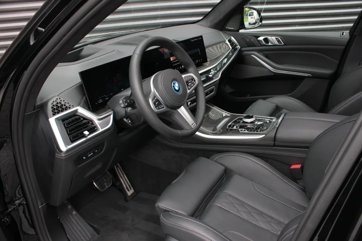 XDrive50e High Executive / HEAD-UP / PANO-DAK / 4-WHEEL STRURING / LUCHTVERING / DRIVING ASSISANT / SOFTCLOSE / M-SEATS
