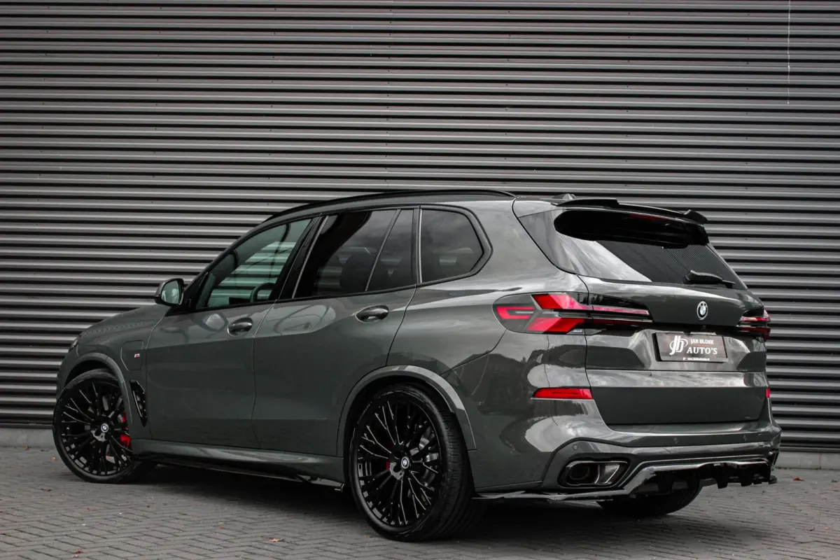 XDrive50e High Executive / HEAD-UP / PANO-DAK / 4-WHEEL STRURING / LUCHTVERING / DRIVING ASSISANT / SOFTCLOSE / M-SEATS