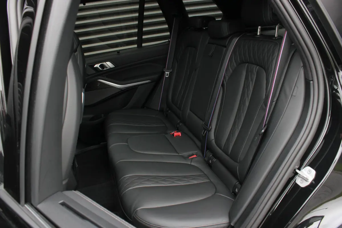 XDrive50e High Executive / HEAD-UP / PANO-DAK / 4-WHEEL STRURING / LUCHTVERING / DRIVING ASSISANT / SOFTCLOSE / M-SEATS