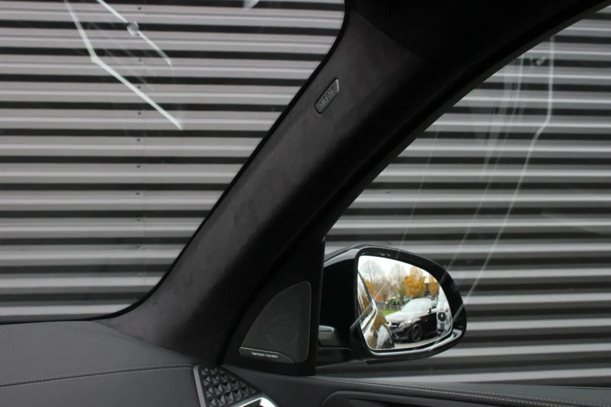XDrive50e High Executive / HEAD-UP / PANO-DAK / 4-WHEEL STRURING / LUCHTVERING / DRIVING ASSISANT / SOFTCLOSE / M-SEATS