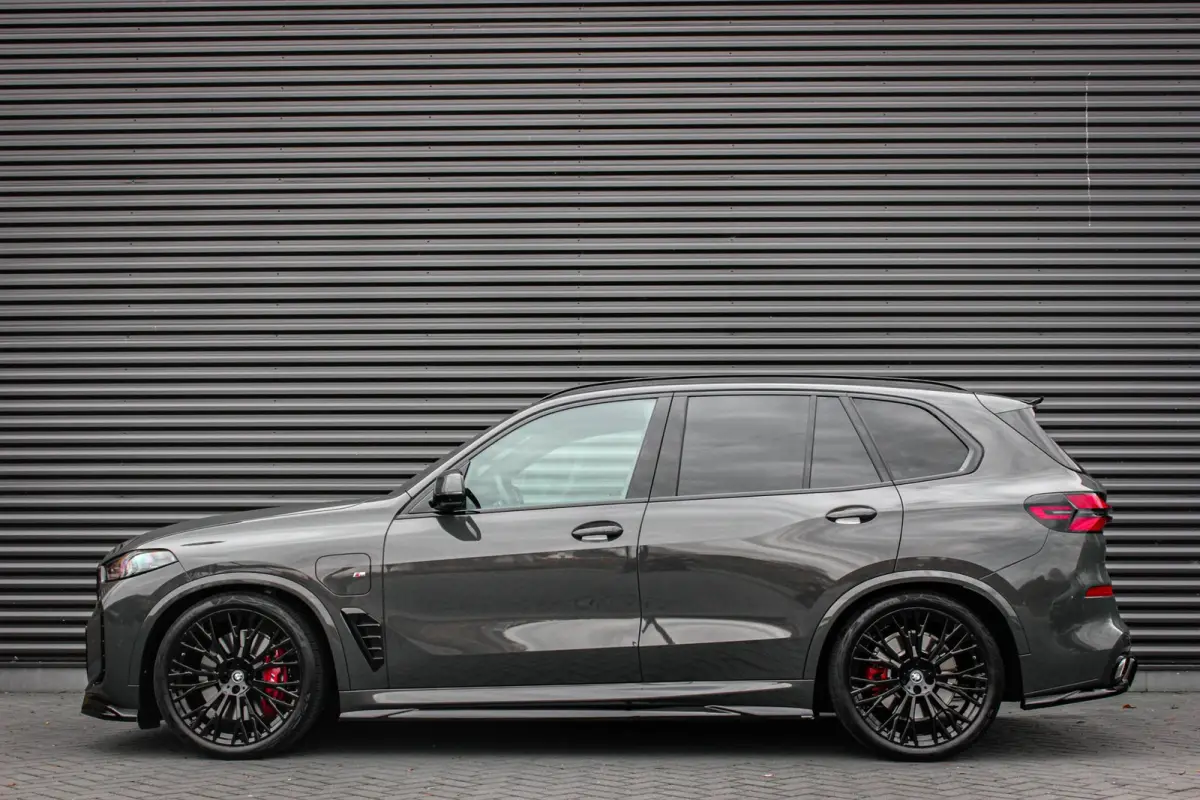 XDrive50e High Executive / HEAD-UP / PANO-DAK / 4-WHEEL STRURING / LUCHTVERING / DRIVING ASSISANT / SOFTCLOSE / M-SEATS