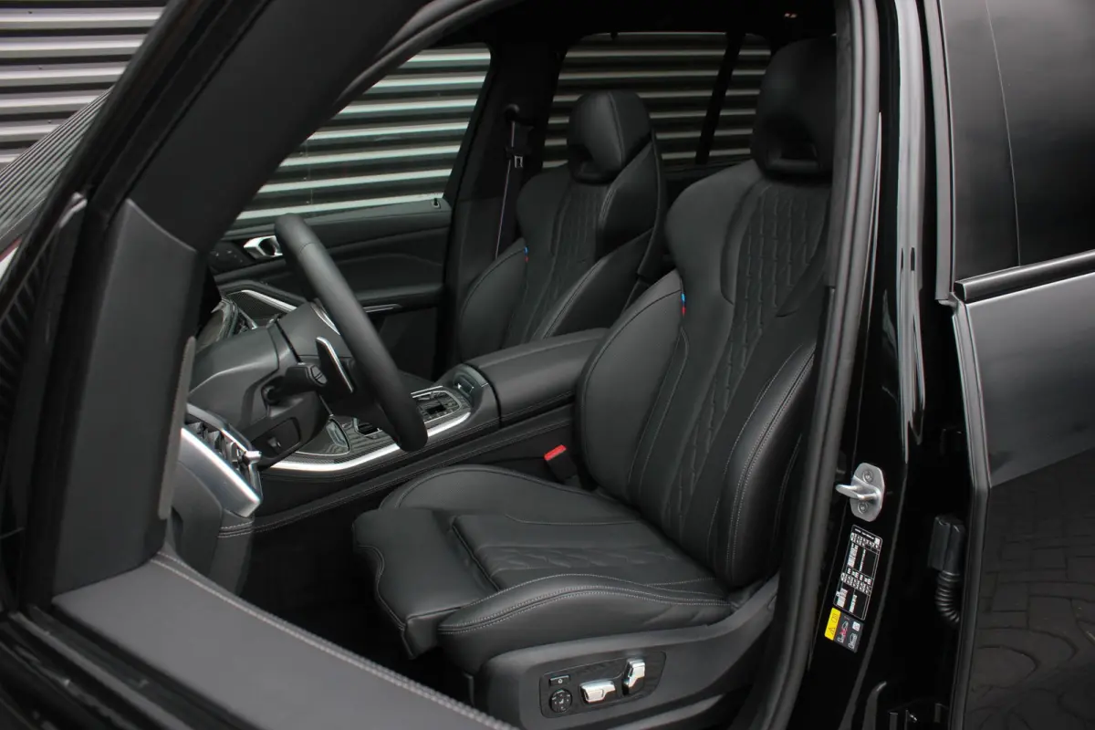 XDrive50e High Executive / HEAD-UP / PANO-DAK / 4-WHEEL STRURING / LUCHTVERING / DRIVING ASSISANT / SOFTCLOSE / M-SEATS