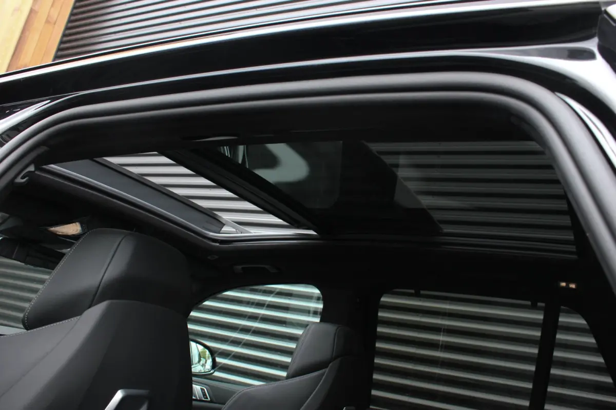 XDrive50e High Executive / HEAD-UP / PANO-DAK / 4-WHEEL STRURING / LUCHTVERING / DRIVING ASSISANT / SOFTCLOSE / M-SEATS