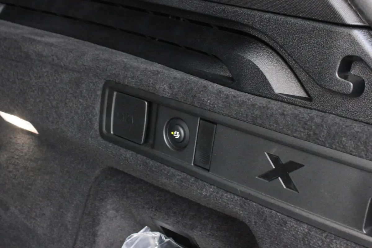 XDrive50e High Executive / HEAD-UP / PANO-DAK / 4-WHEEL STRURING / LUCHTVERING / DRIVING ASSISANT / SOFTCLOSE / M-SEATS